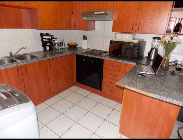 2 bed property for sale in COMET